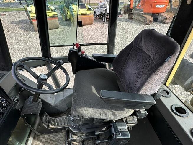 WALEC DROGOWY DYNAPAC CC232HF