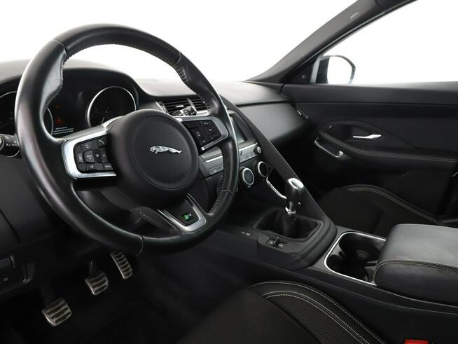 Jaguar E-Pace 4x4 automat panorama full LED klima auto kamera i czujniki parkowania