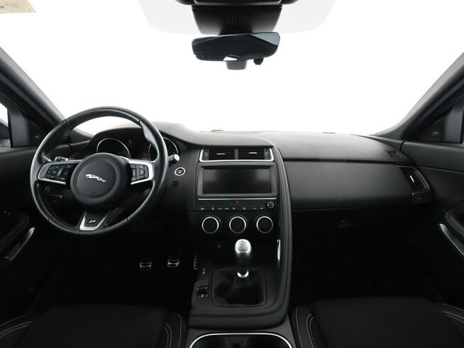 Jaguar E-Pace 4x4 automat panorama full LED klima auto kamera i czujniki parkowania