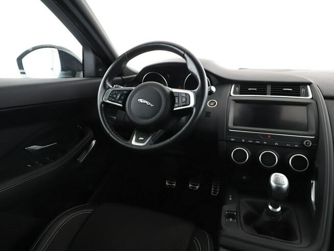 Jaguar E-Pace 4x4 automat panorama full LED klima auto kamera i czujniki parkowania
