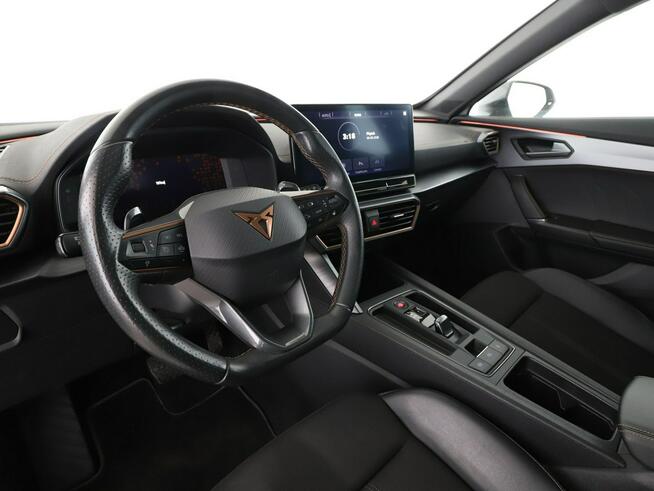Cupra Formentor automat full LED virtual cocpit klima auto navi czujniki parkowania