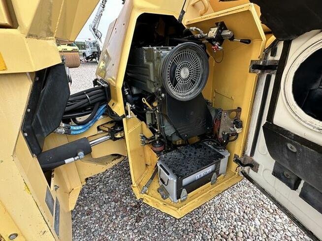 WALEC DROGOWY DYNAPAC CC232HF