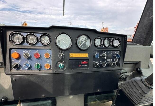 WALEC DROGOWY DYNAPAC CC232HF