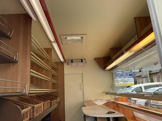 Mercedes Sprinter Autosklep pieczyw Gastronomiczny Food Truck Foodtruck Sklep Borco 2012