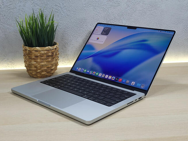 MacBook Pro 14 A2992, 2 lata gwarancji