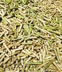 Kombajn mobilny do produkcji agropelletu z biomasy.