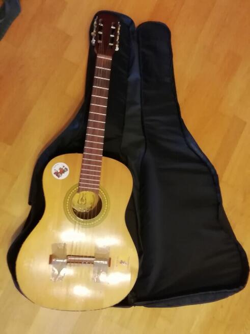 Sprzedam pokrowiec na gitarę + gitara Gratis
