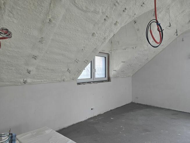 Izolacja Pianą PUR Poddasza Fundamenty Hale