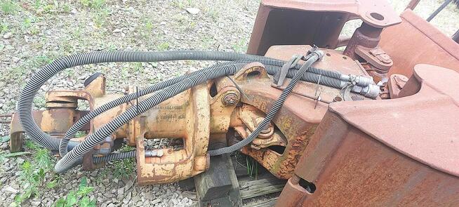 Hydrauliczny chwytak dwuszczękowy