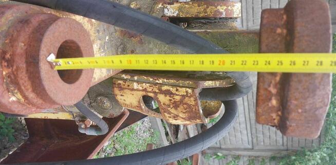 Hydrauliczny chwytak dwuszczękowy