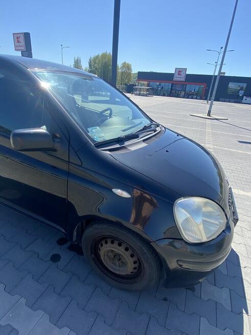 Toyota Yaris 3500zł.