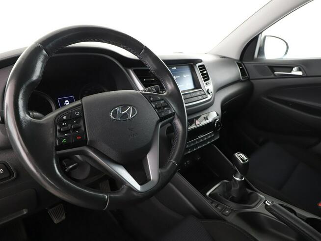 Hyundai Tucson 4x4 navi klima auto kamera i czujniki parkowania grzane fotele