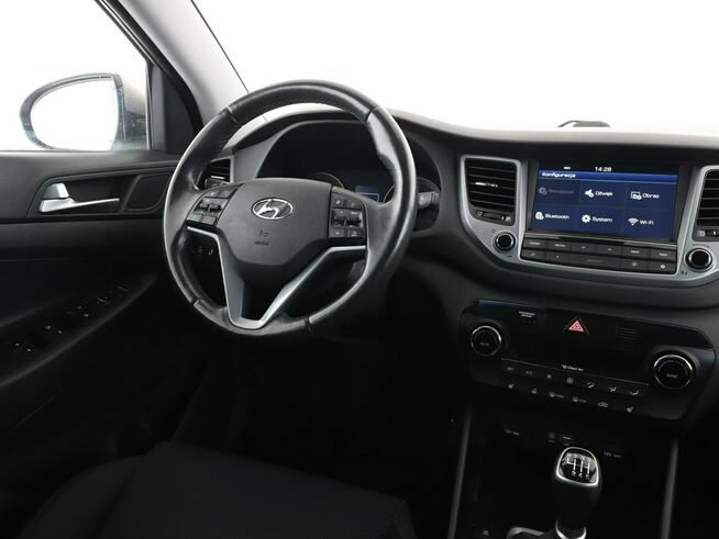 Hyundai Tucson 4x4 navi klima auto kamera i czujniki parkowania grzane fotele