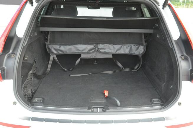 Volvo XC 60 R-Design AWD aut. Panorama/ Navi/ Skóry/ Kamera/ El.fotele/ Grzania