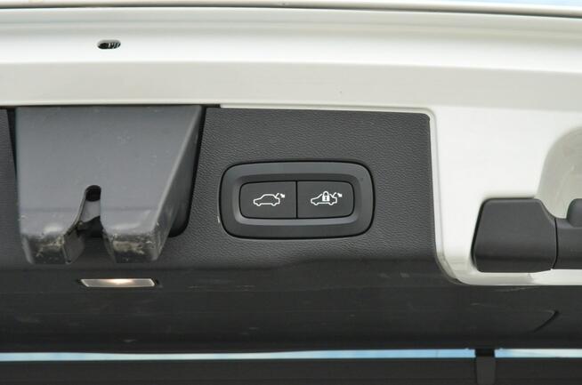 Volvo XC 60 R-Design AWD aut. Panorama/ Navi/ Skóry/ Kamera/ El.fotele/ Grzania