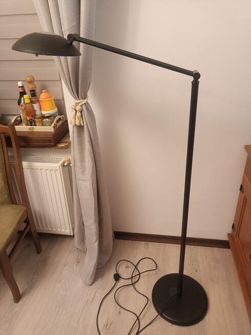 stojąca lampa halogenowa ze ściemniaczem