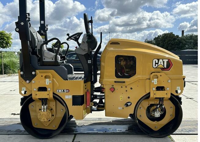 WALEC DROGOWY CATERPILLAR CB 2.5 GC