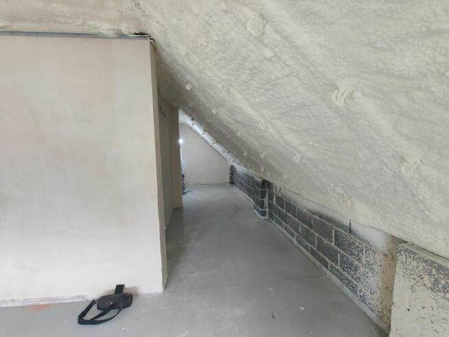 Izolacja Pianą PUR Poddasza Fundamenty Hale