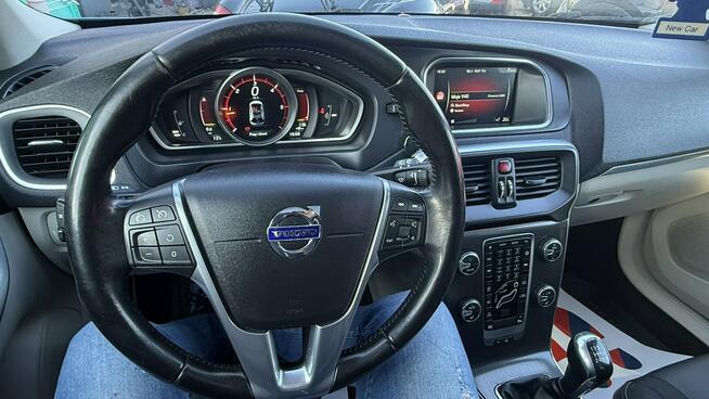 Volvo V40 2.0 d3 150KM /204KM ledy bi xenon wstyd park pół skóry panorama 1.r.gw