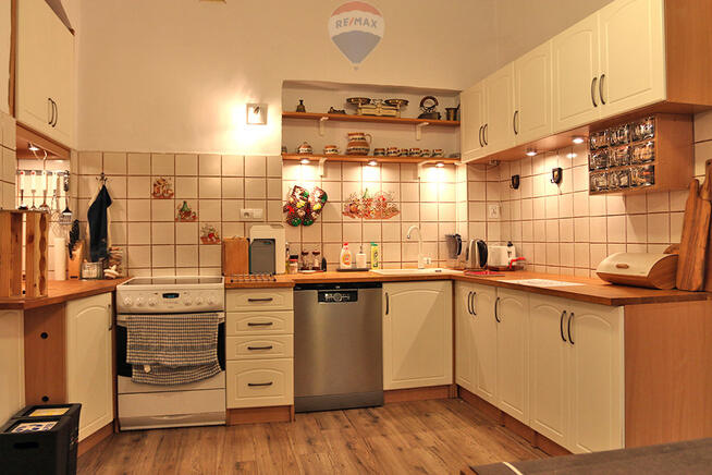 Kamienica inwestycyjna + parking 8 aut - centrum