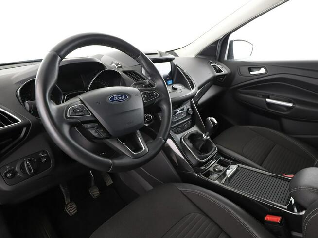 Ford Kuga navi klima auto grzane fotele czujniki parkowania hak
