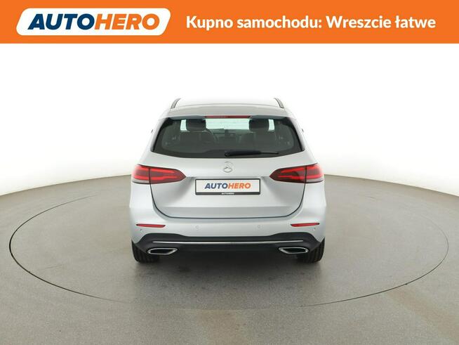 Mercedes B 200 automat full LED półskóra navi duze ekrany grzane fotele kamera i czuj