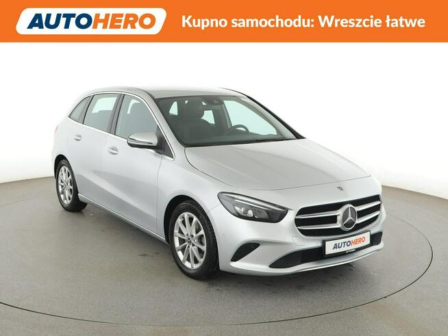 Mercedes B 200 automat full LED półskóra navi duze ekrany grzane fotele kamera i czuj