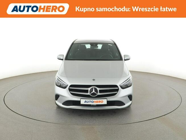Mercedes B 200 automat full LED półskóra navi duze ekrany grzane fotele kamera i czuj