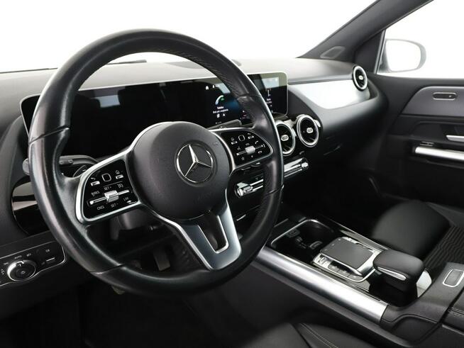 Mercedes B 200 automat full LED półskóra navi duze ekrany grzane fotele kamera i czuj