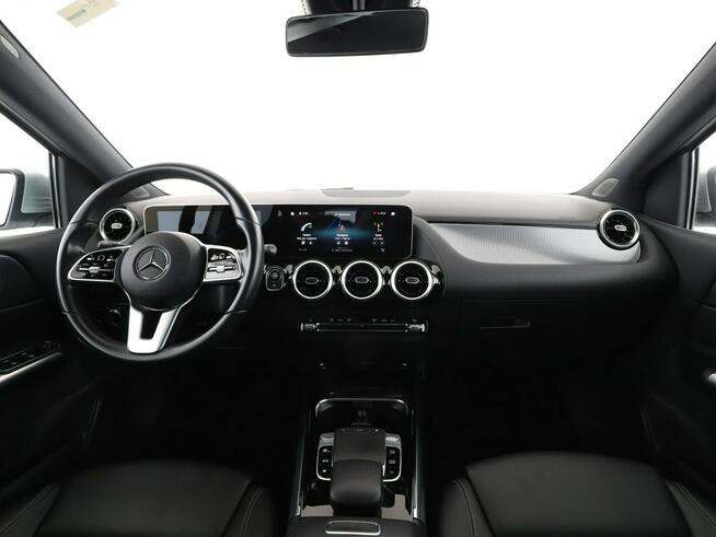 Mercedes B 200 automat full LED półskóra navi duze ekrany grzane fotele kamera i czuj