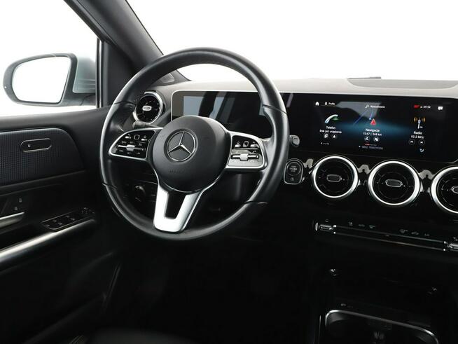 Mercedes B 200 automat full LED półskóra navi duze ekrany grzane fotele kamera i czuj