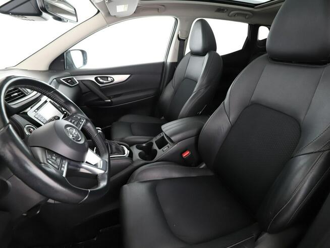 Nissan Qashqai automat skóra panorama klima auto navi kamera i czujniki parkowania gr