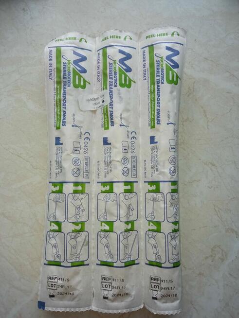 wymazówki sterylne marki Microbiotech, służące do pobierania