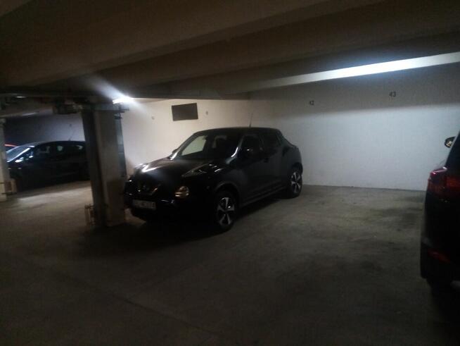 Miejsce parkingowe w garażu podziemnym Leszczyńskiej 4.