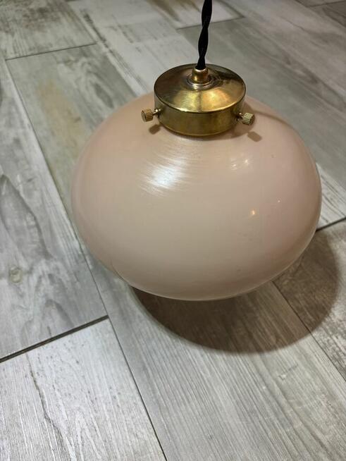 Lampa wisząca z kloszem typu beret