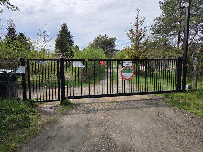 Dwie sąsiadujące działki ROD z domkami i mediami