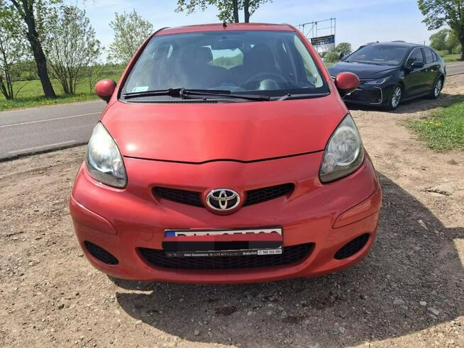 Toyota Aygo 2011 r, bogata wersja z klima 1.0 nie zgniła Tanie Auta Fasty