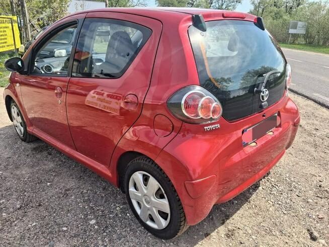 Toyota Aygo 2011 r, bogata wersja z klima 1.0 nie zgniła Tanie Auta Fasty