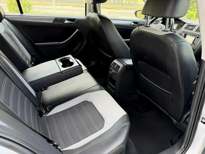 Volkswagen Jetta Climatronic PDC Navi Gwarancja
