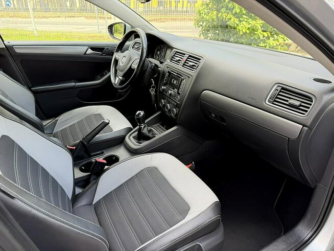 Volkswagen Jetta Climatronic PDC Navi Gwarancja