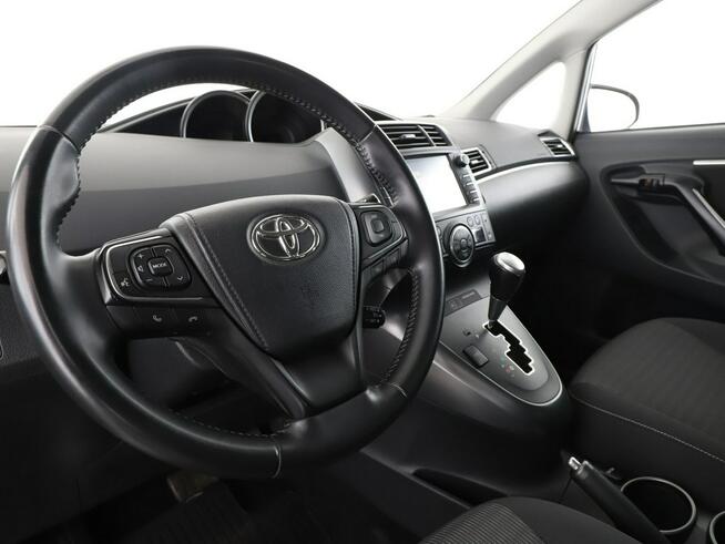 Toyota Verso automat klima auto grzane fotele kamera cofania hak