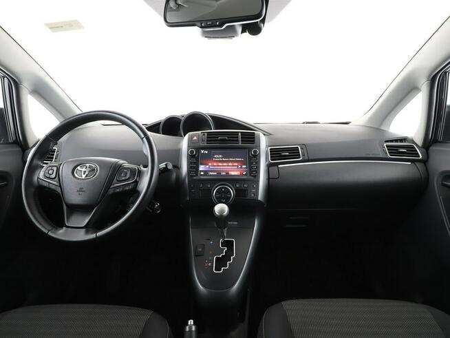 Toyota Verso automat klima auto grzane fotele kamera cofania hak