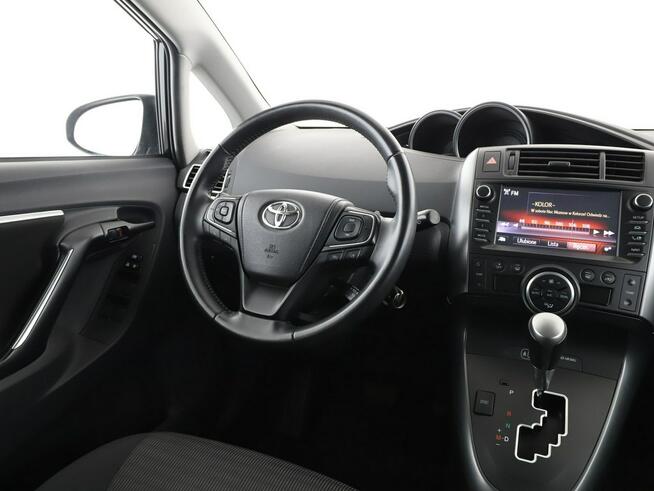 Toyota Verso automat klima auto grzane fotele kamera cofania hak