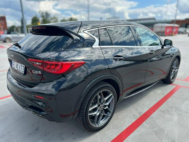 Infiniti Q30