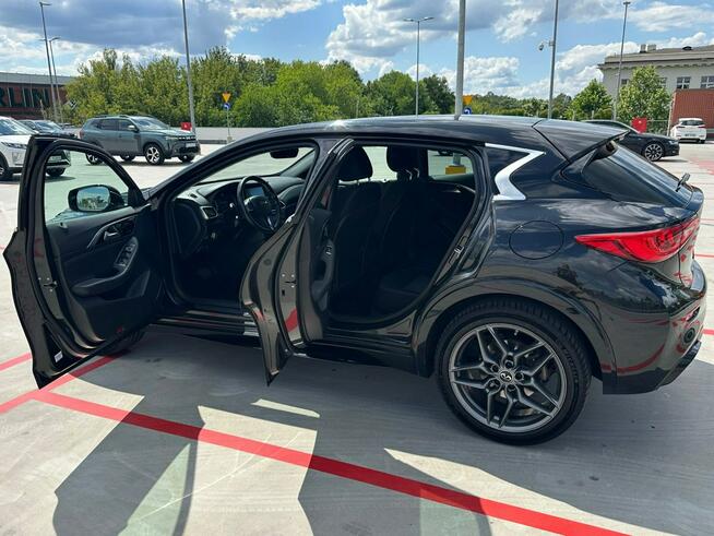 Infiniti Q30