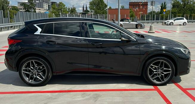 Infiniti Q30
