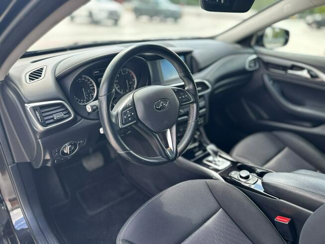 Infiniti Q30