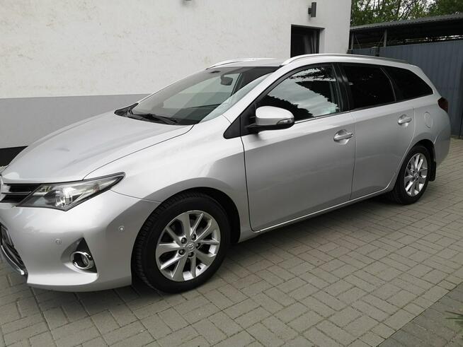 Toyota Auris 2.0 D4D 124KM Klimatron Parktr Kmera Alu Ledy Salon Polska Gwarancja