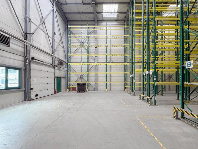 Obiekt biurowo-magazynowy 1 501 m2+działka 56 arów