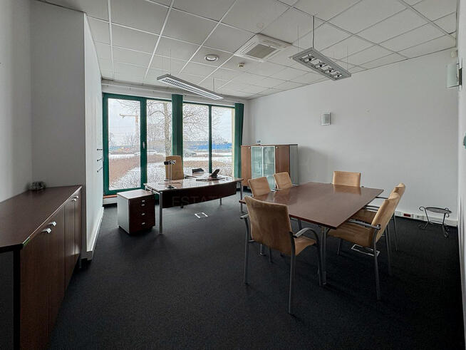 Obiekt biurowo-magazynowy 1 501 m2+działka 56 arów